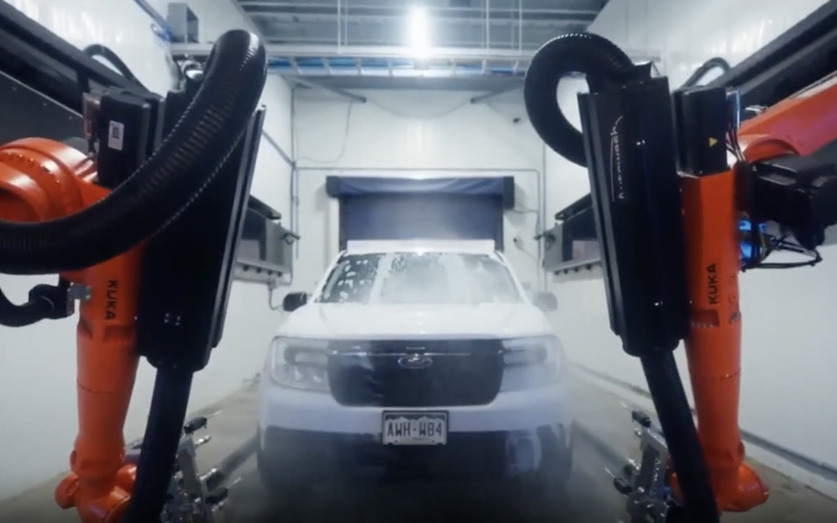 Vision-guided robotic surface treatment for car washes