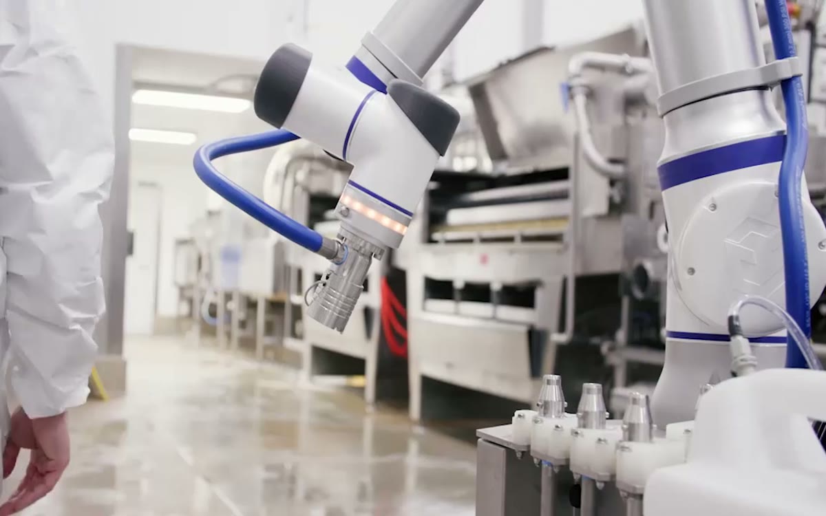 Industrial food processing plant cleaning with mobile manipulator
